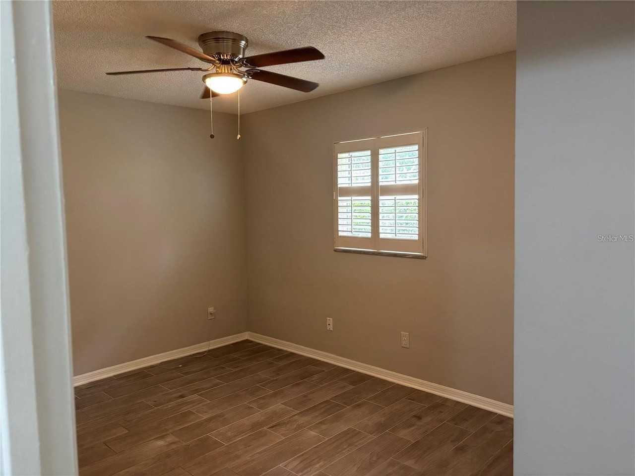 105 E Cottesmore Cir - Photo 7 of 20