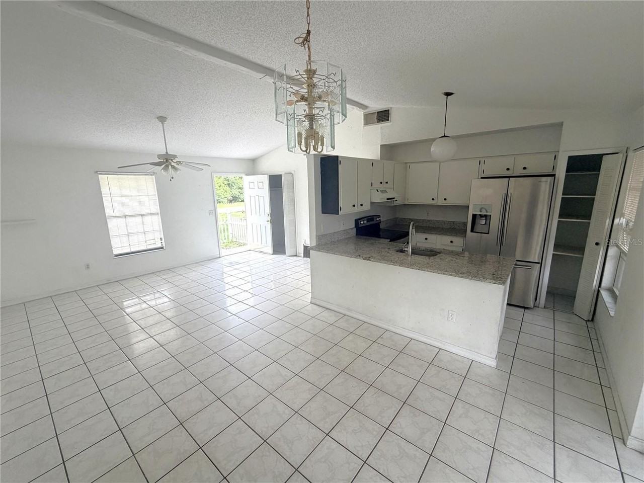 745 Whitewood Dr - Photo 3 of 17