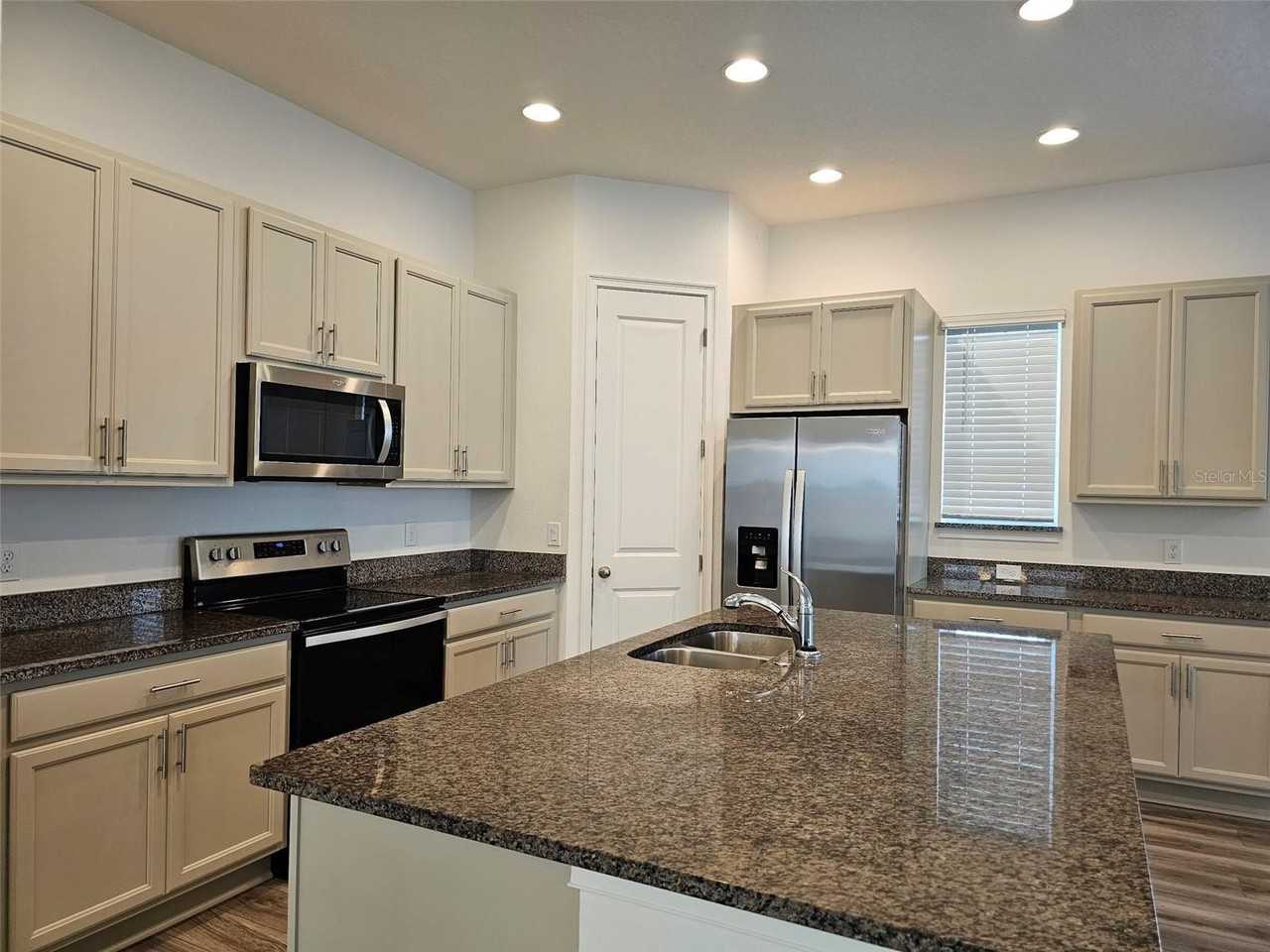 14844 Deaton Aly - Photo 3 of 20