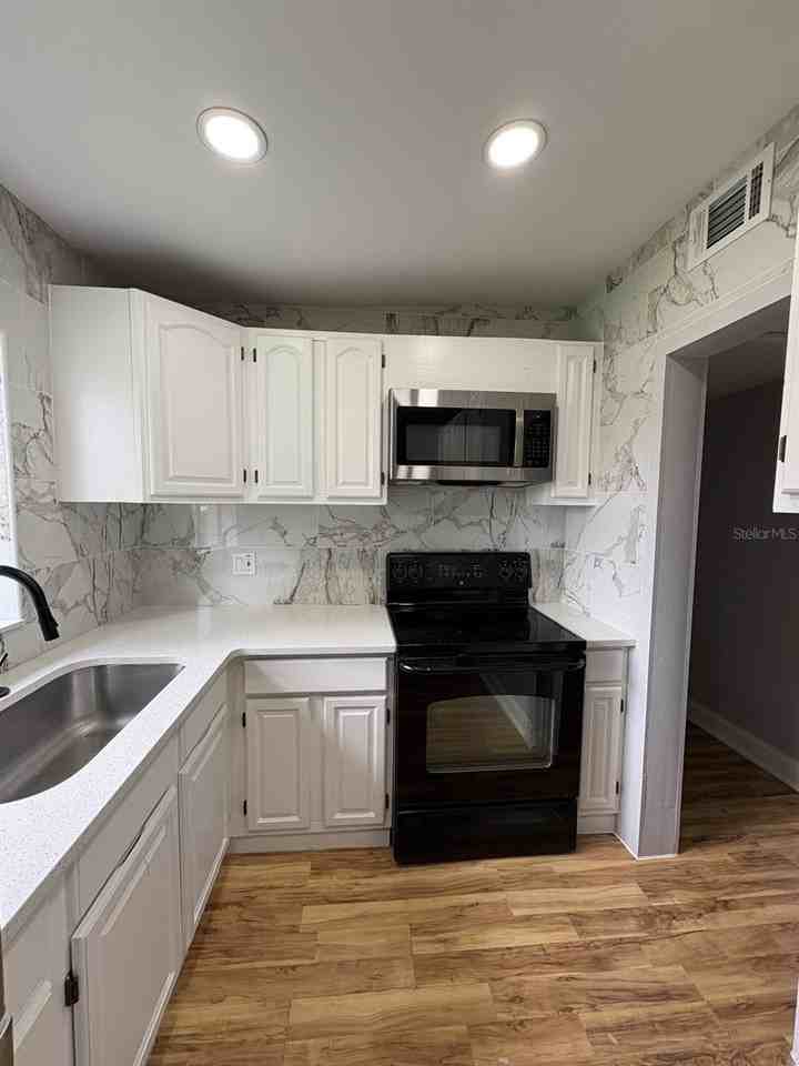 821 S Solandra Dr - Photo 4 of 24
