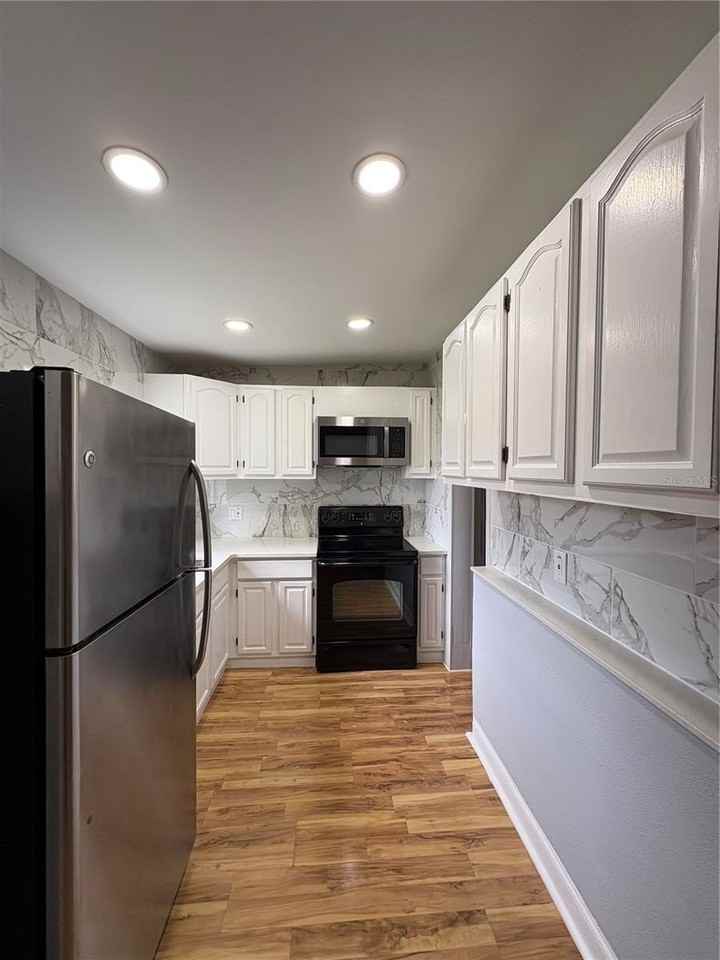 821 S Solandra Dr - Photo 6 of 24