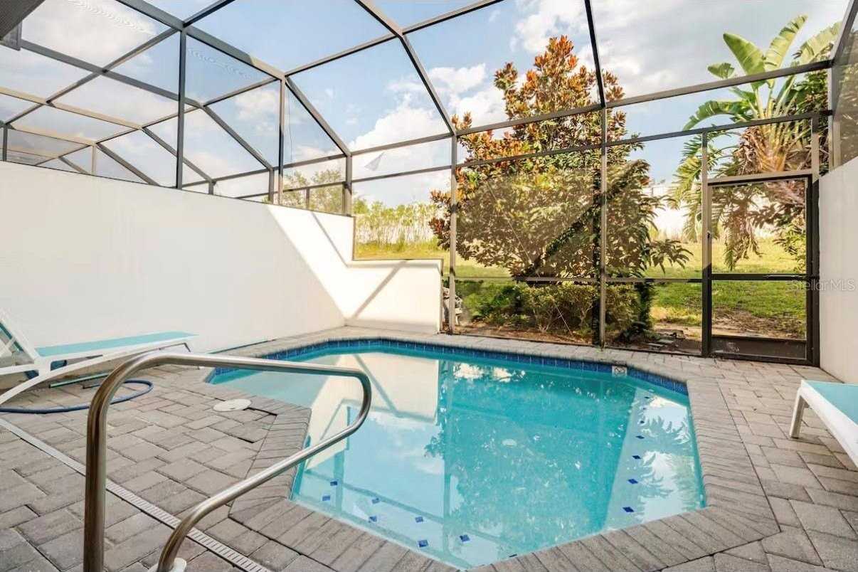 354 Captiva Dr - Photo 3 of 34