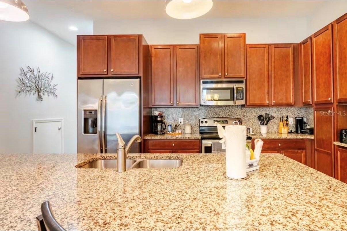 354 Captiva Dr - Photo 5 of 34
