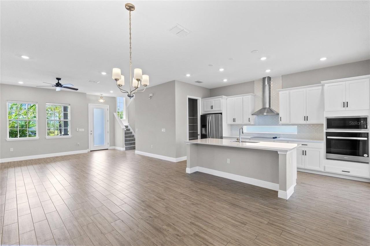 10205 Pearson Ave - Photo 3 of 31