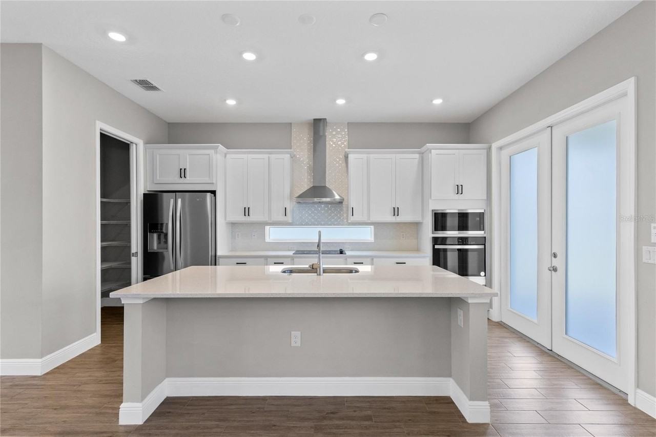 10205 Pearson Ave - Photo 5 of 31