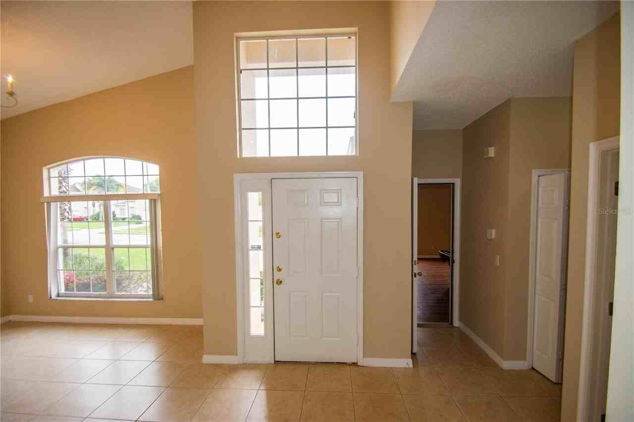 421 Lockbreeze Dr - Photo 3 of 32