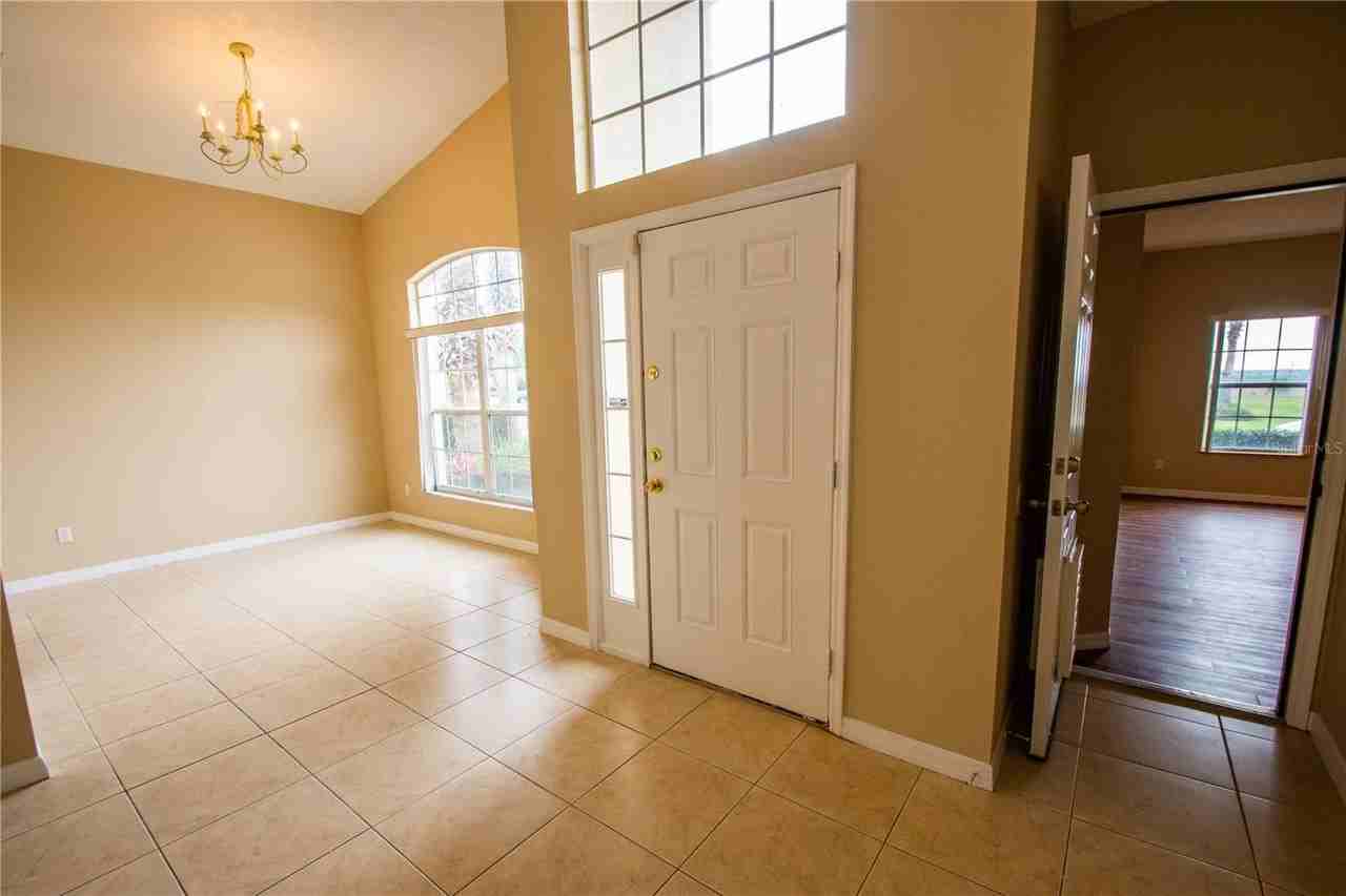 421 Lockbreeze Dr - Photo 4 of 32