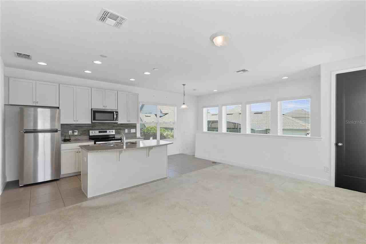 13153 Lessing Ave - Photo 3 of 19