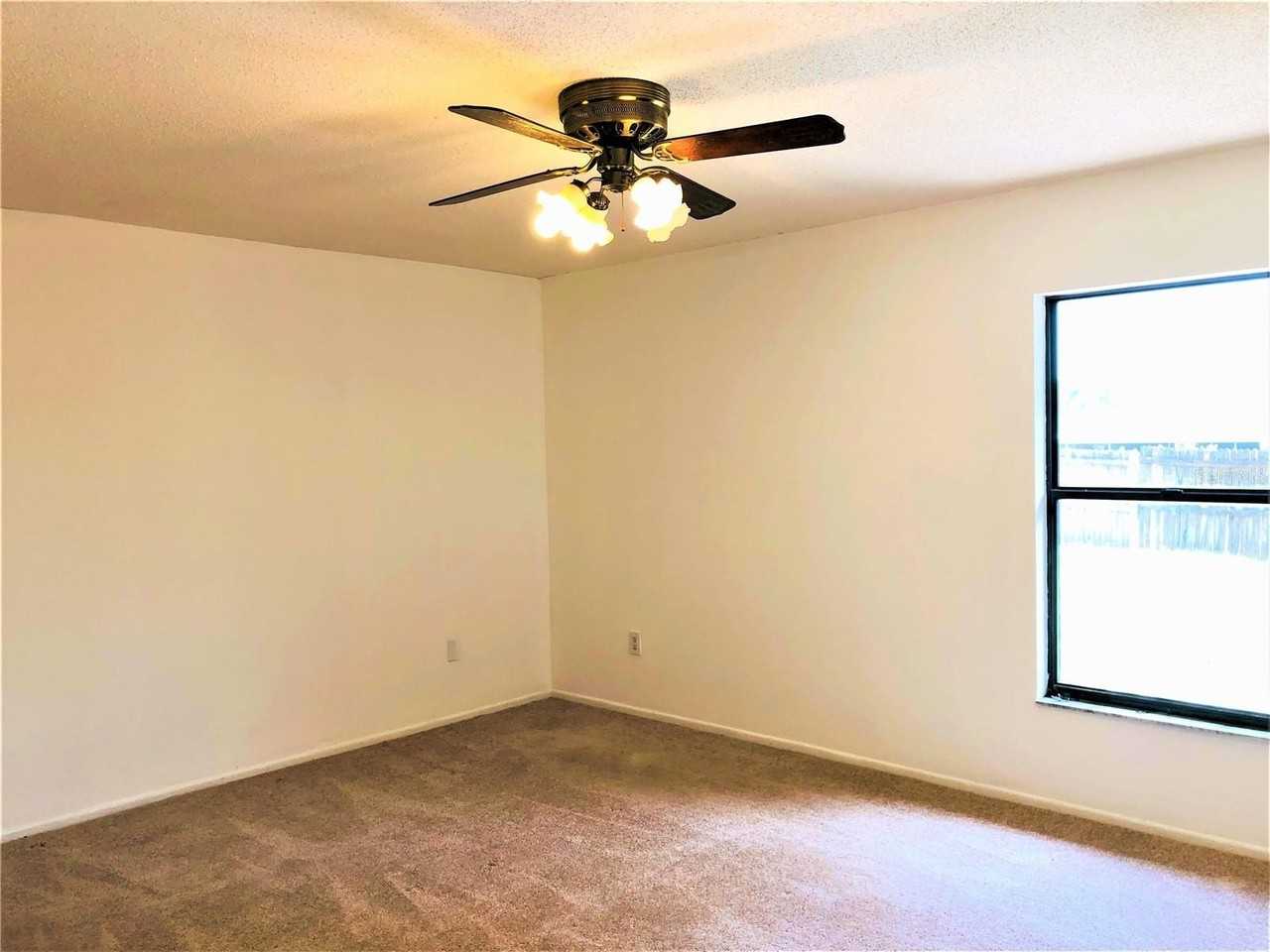 1005 Aviles Ct - Photo 7 of 10