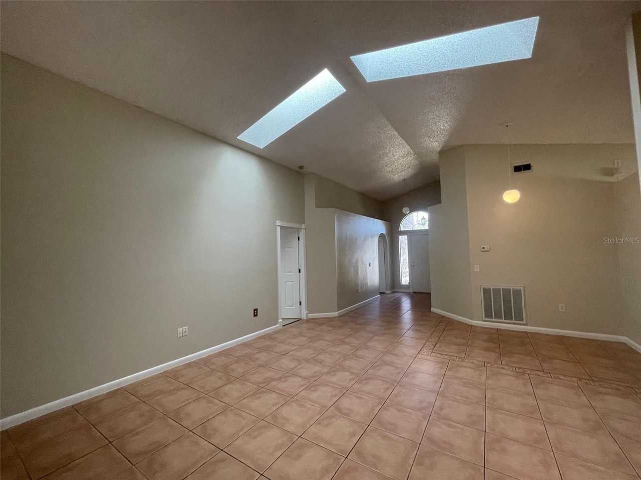 4312 Iveyglen Ave - Photo 2 of 17
