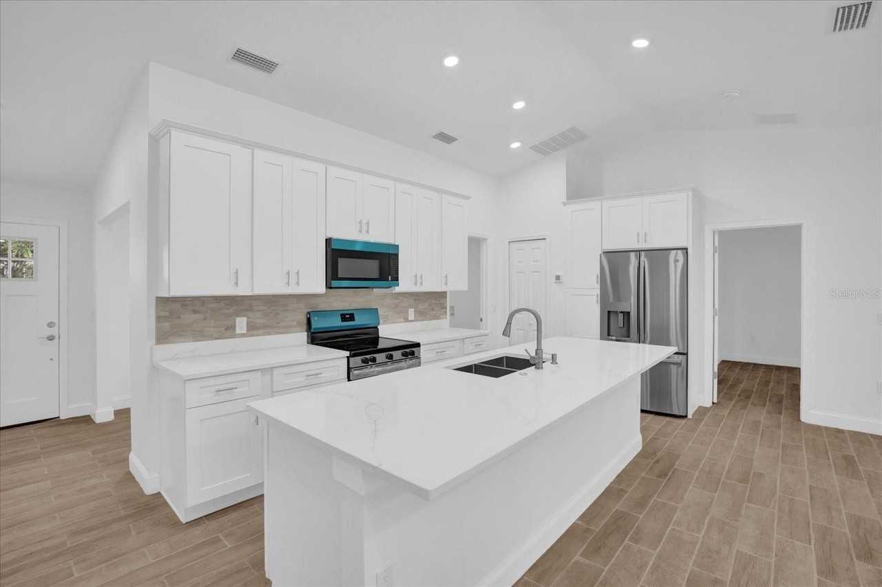300 Cherokee Ave - Photo 5 of 31