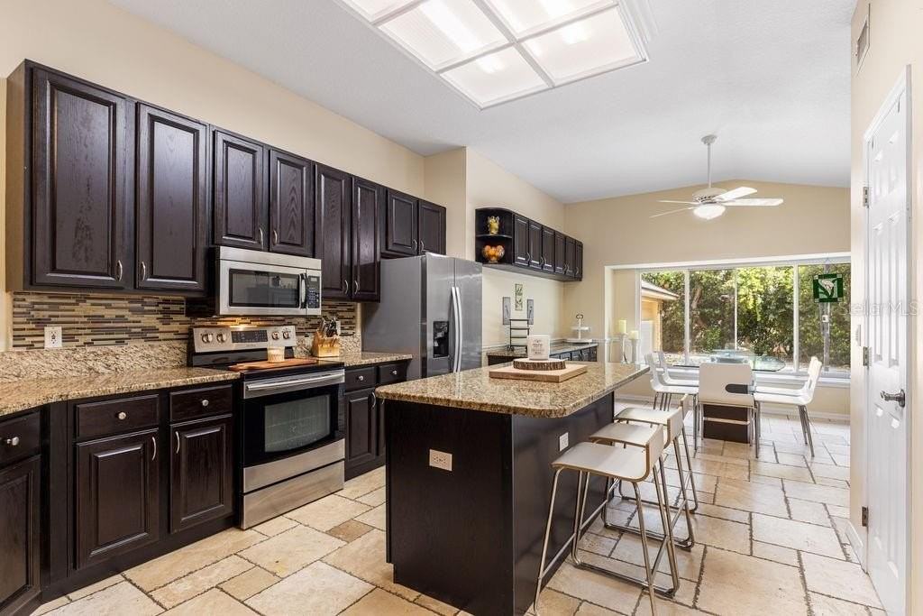 11634 Nellie Oaks Bnd - Photo 5 of 37