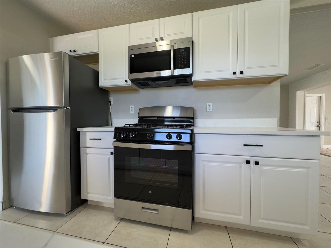 1219 Browning Ave - Photo 2 of 17