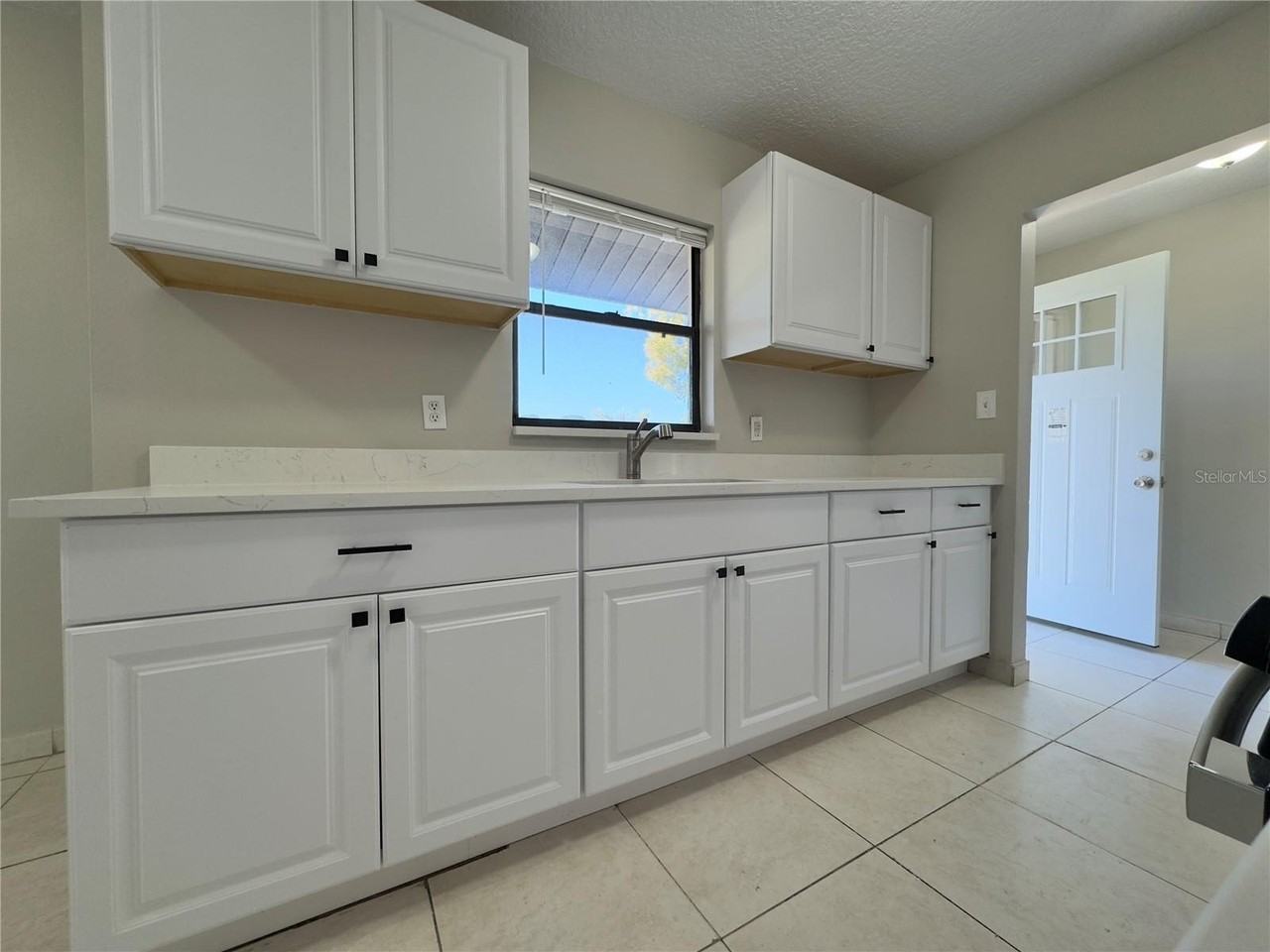 1219 Browning Ave - Photo 4 of 17