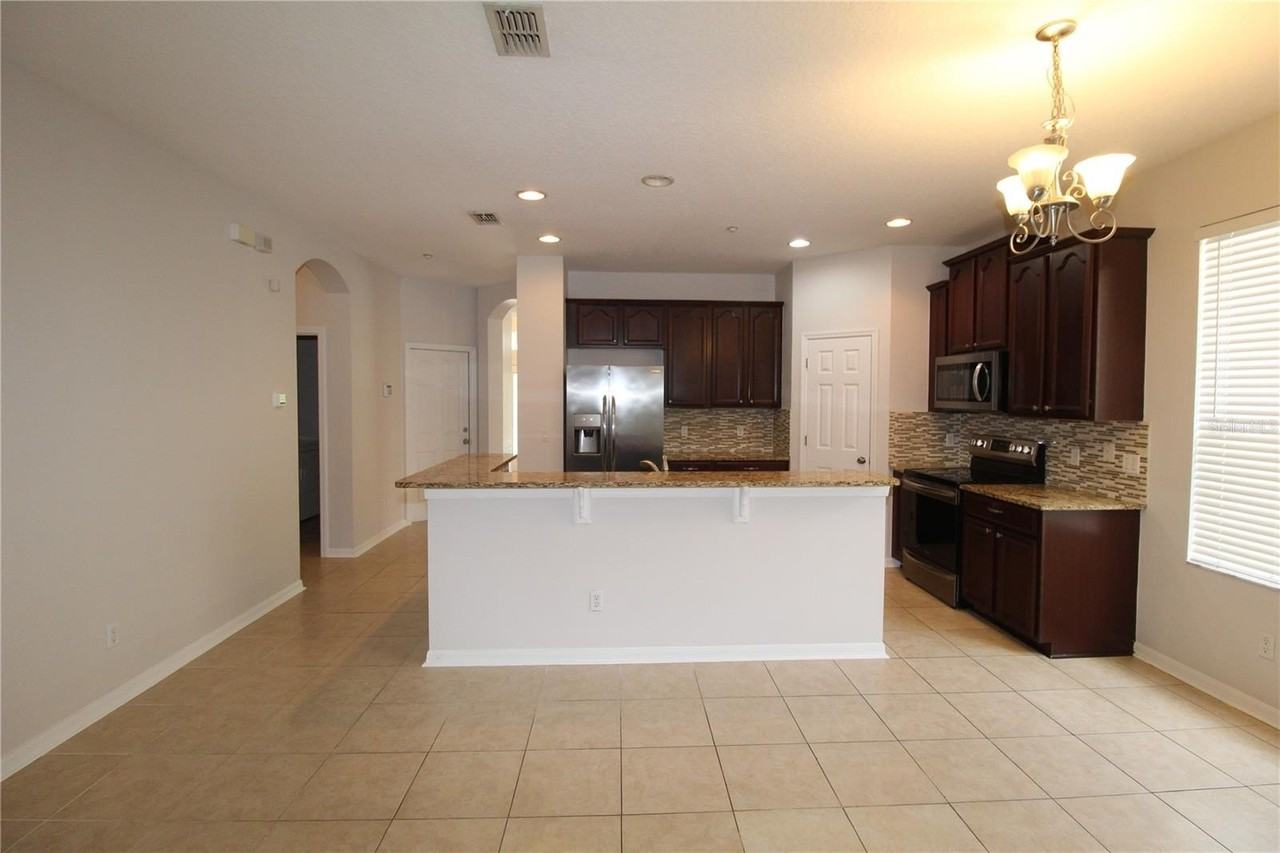 9885 Leland Dr - Photo 5 of 30