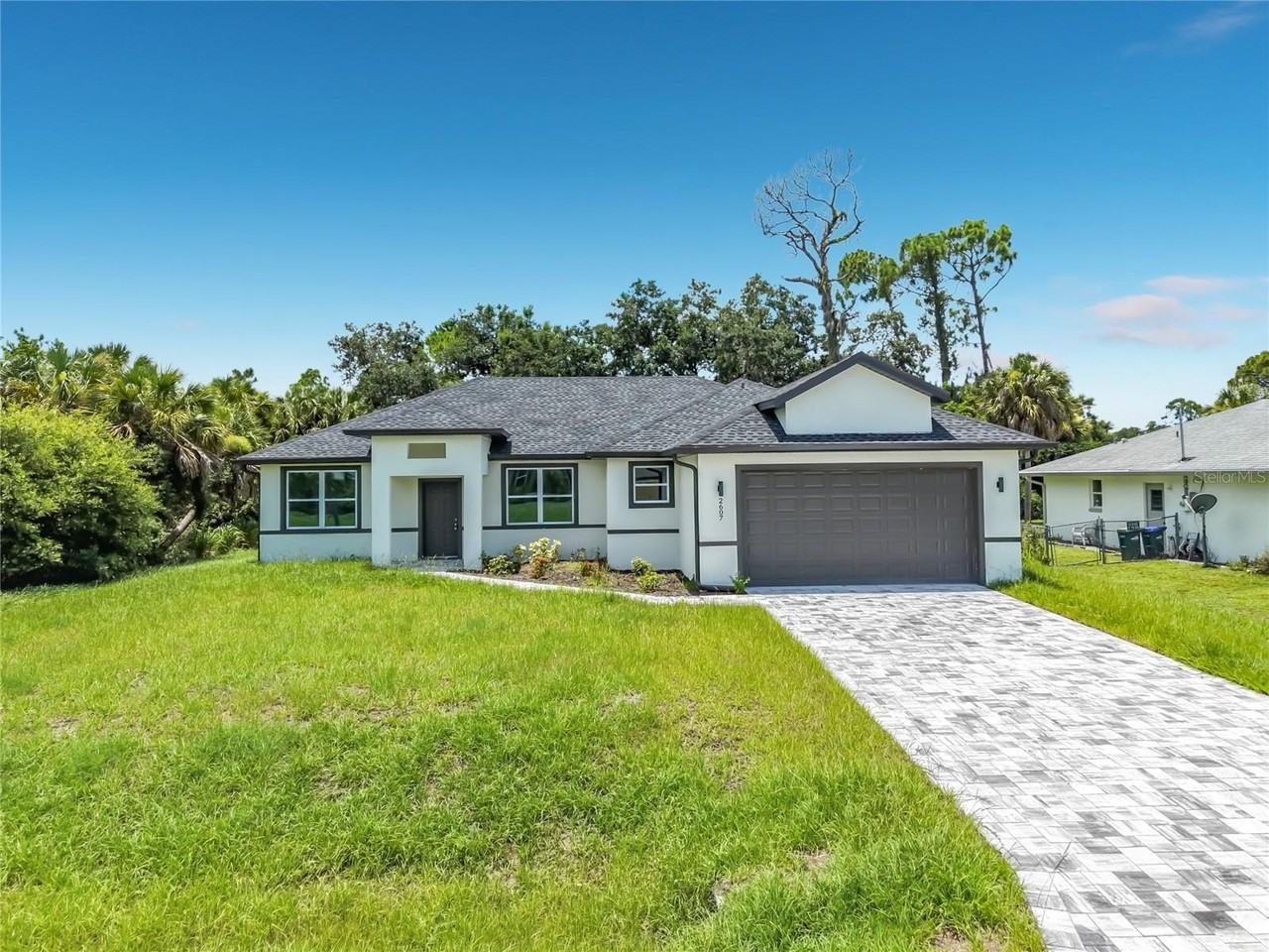 2607 Seagull Ln - Photo 2 of 50