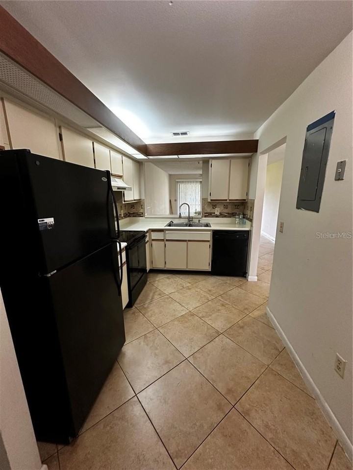 3100 S Semoran Blvd #11 - Photo 4 of 18