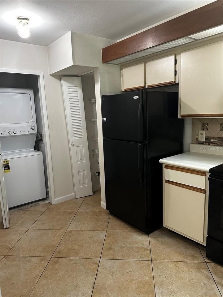 3100 S Semoran Blvd #11 - Photo 5 of 18