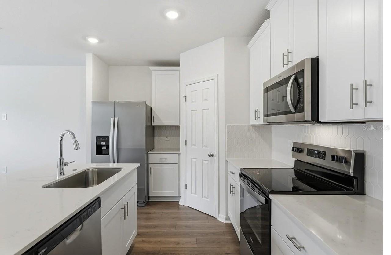 16326 Bird Of Paradise Ave - Photo 4 of 26