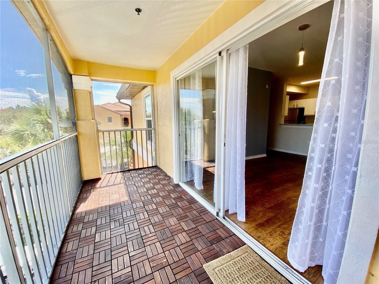 5467 Vineland Rd #6301 - Photo 5 of 33