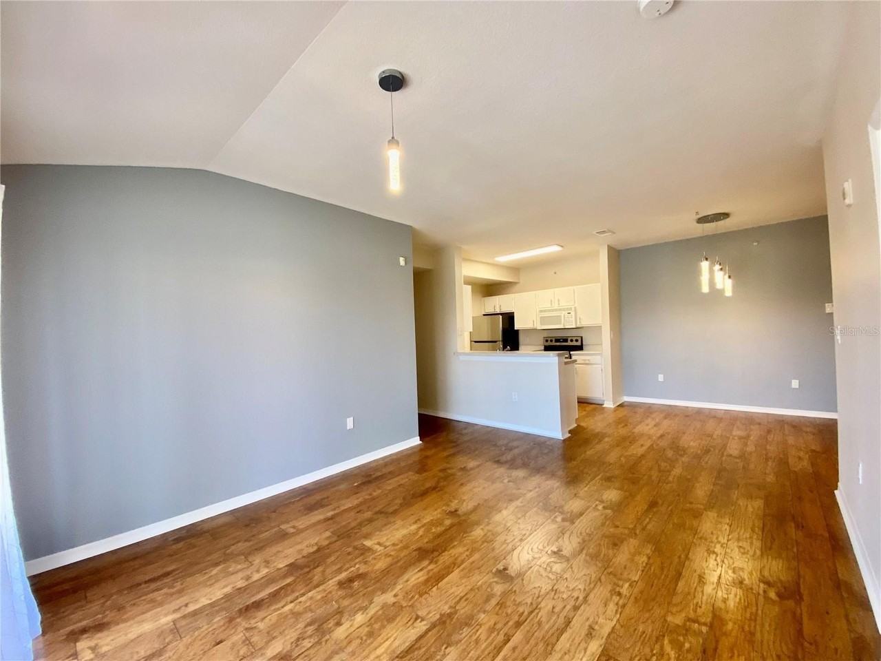 5467 Vineland Rd #6301 - Photo 6 of 33