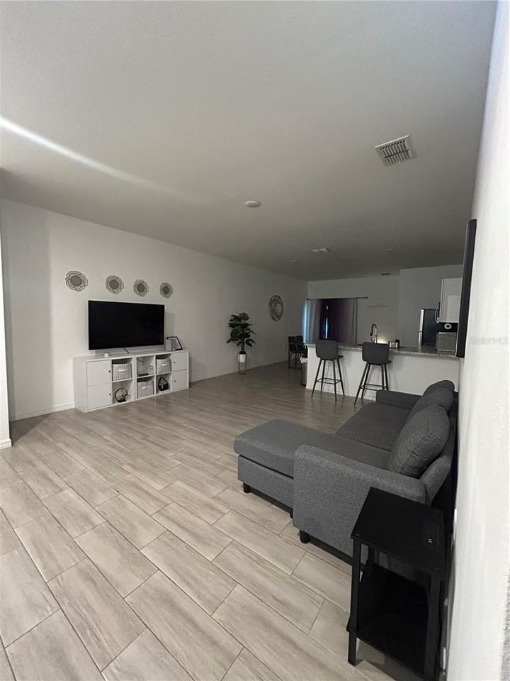 699 W Kaley St - Photo 3 of 17