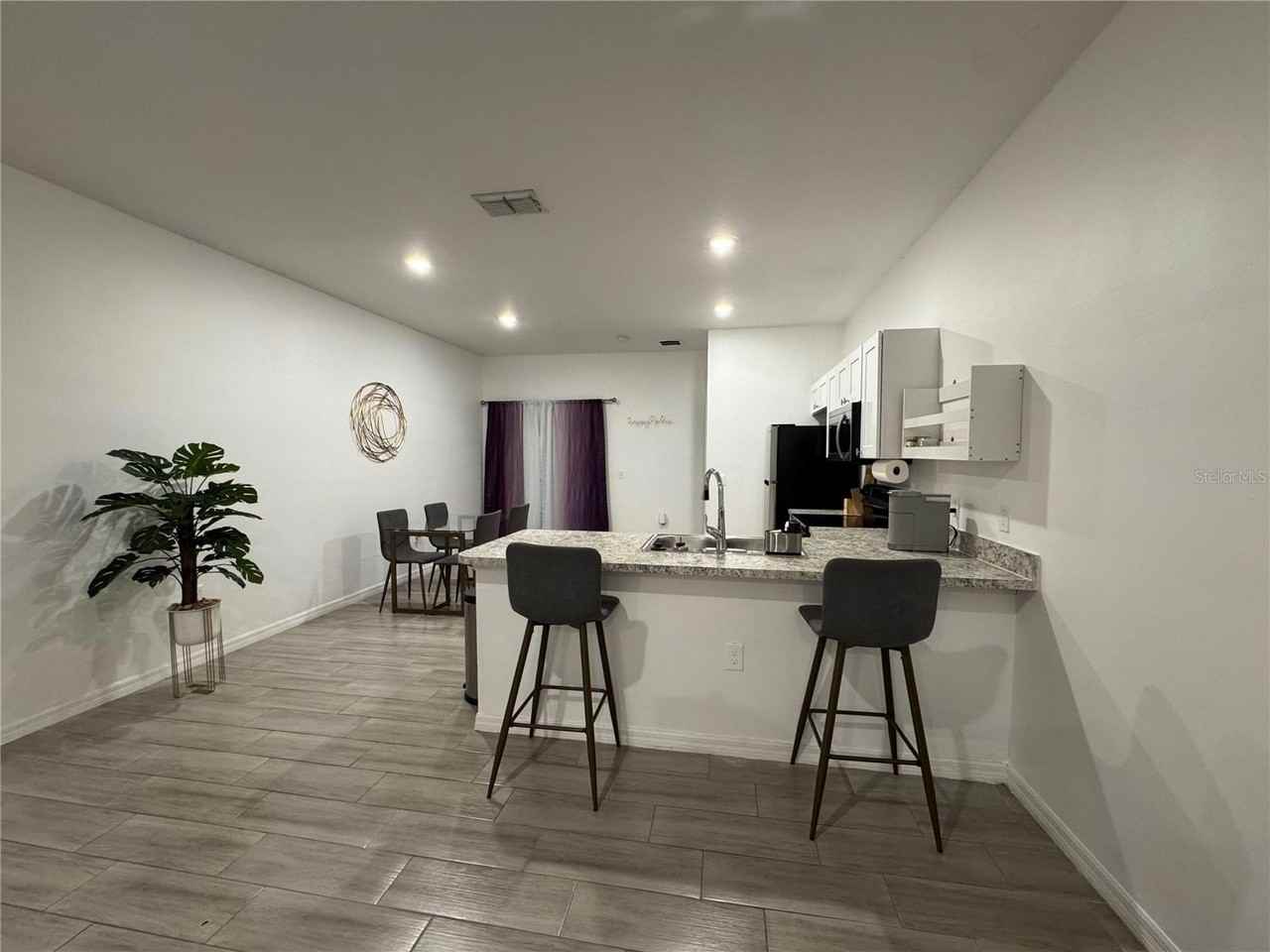 699 W Kaley St - Photo 4 of 17