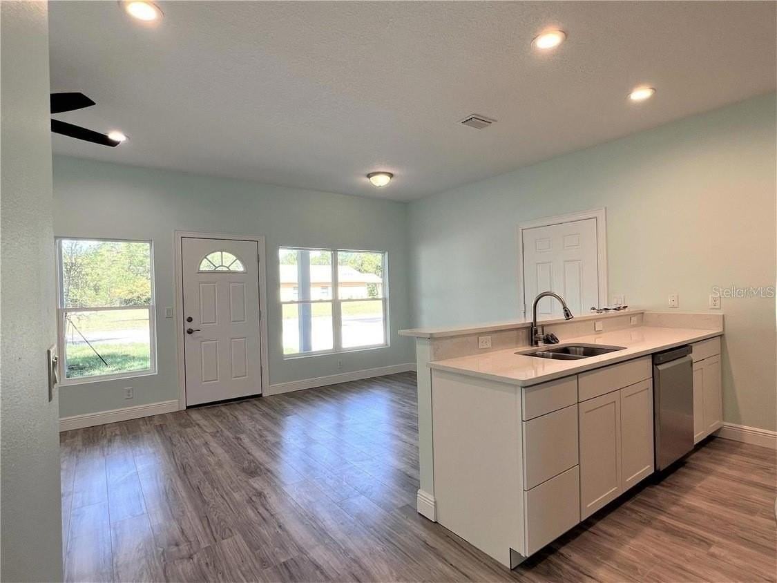 1418 N Orange St - Photo 7 of 12