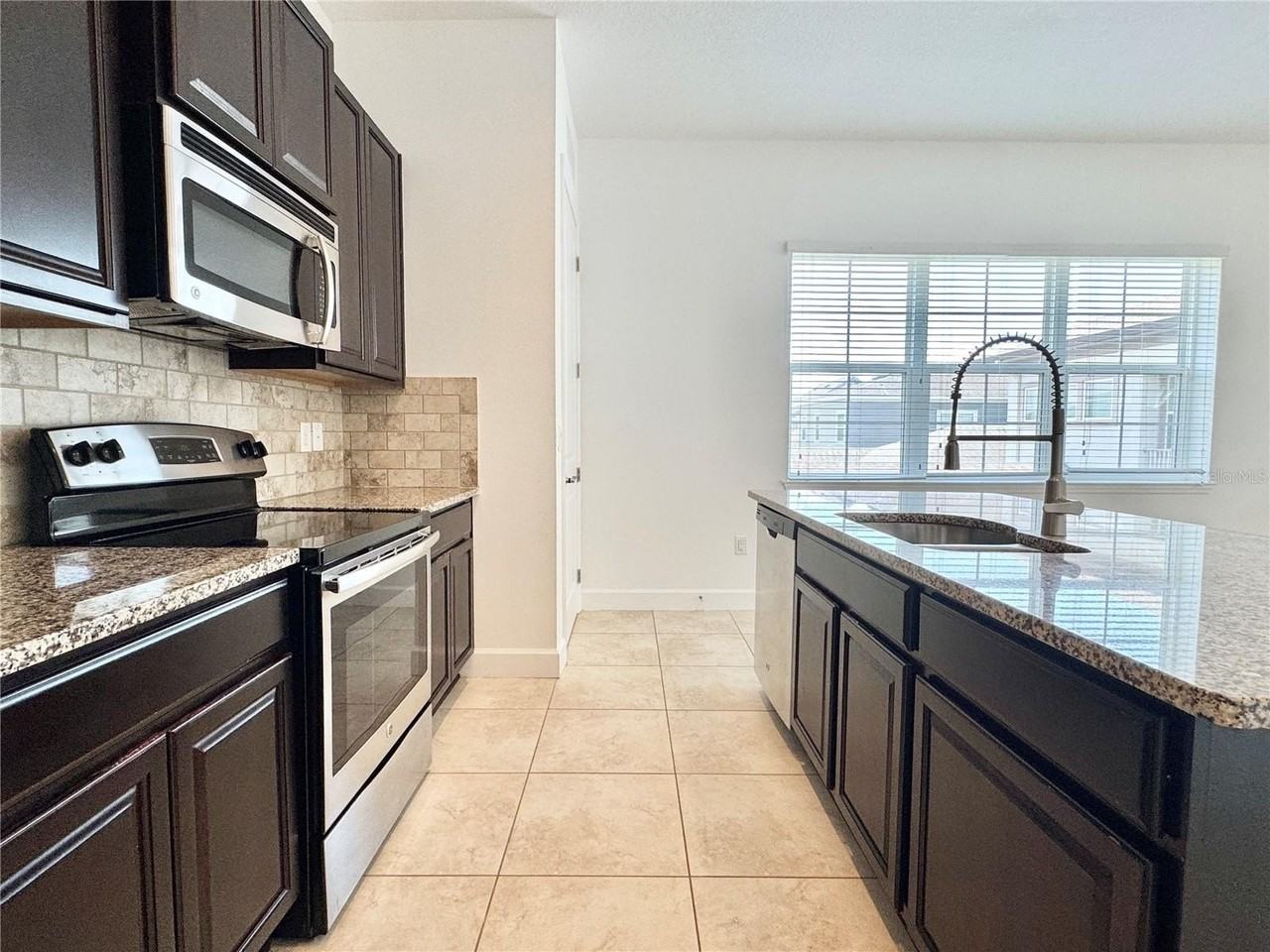 14016 Dunant Ln - Photo 4 of 37