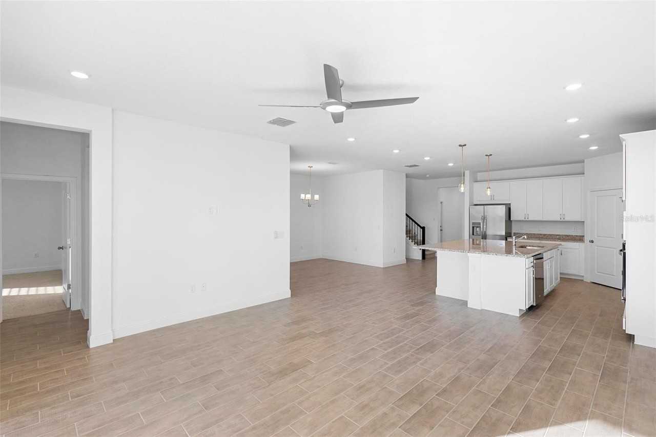 2028 Keystone Pass Blvd - Photo 4 of 35
