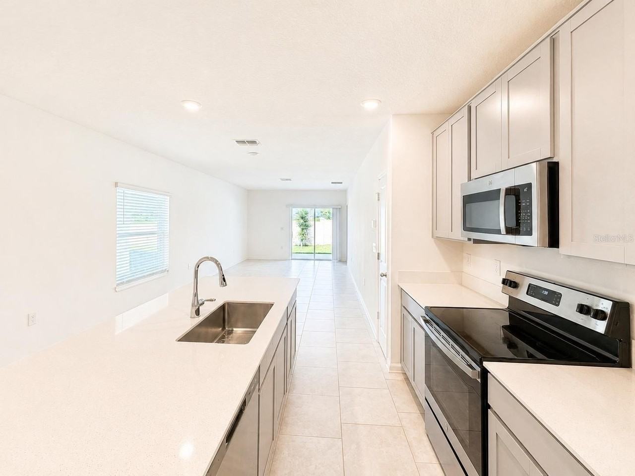 360 Loch Ct - Photo 4 of 20