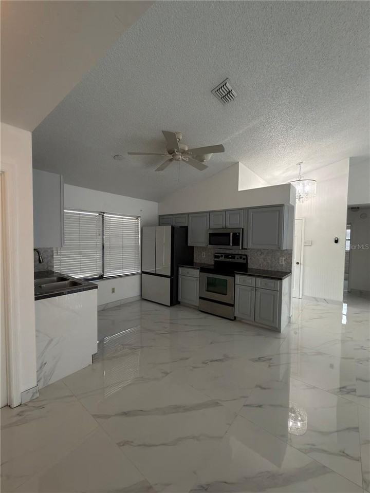 9142 Sabal Palm Cir - Photo 4 of 13