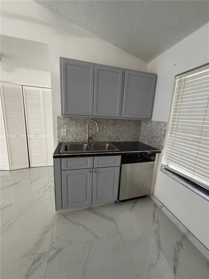 9142 Sabal Palm Cir - Photo 5 of 13