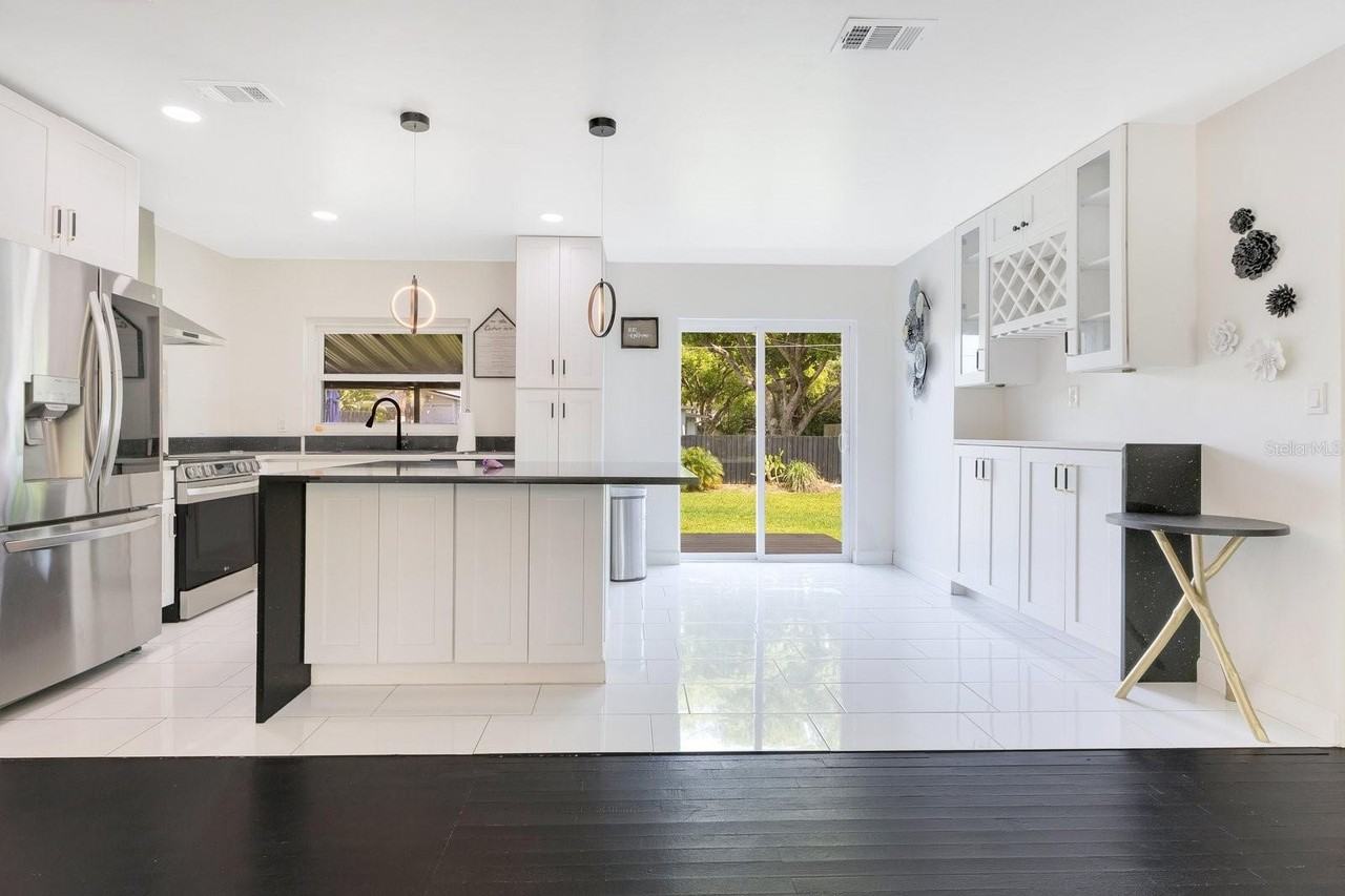 344 Starling Rd - Photo 6 of 43