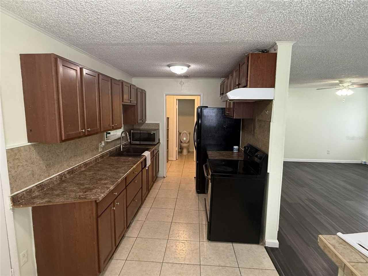 102 Grove St - Photo 4 of 17