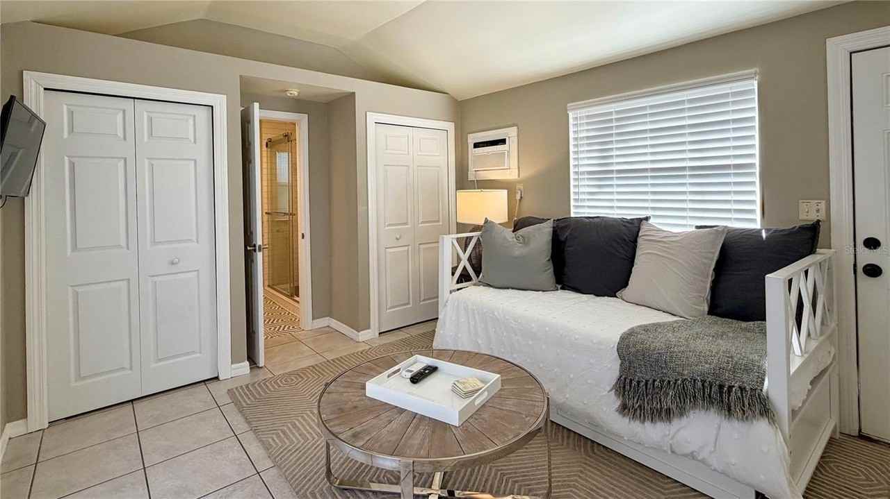 1618 Park Lake St - Photo 5 of 12