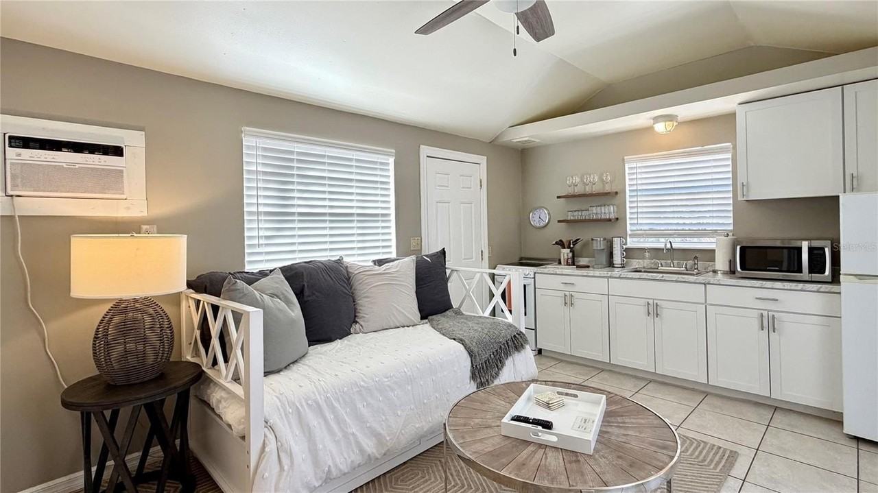 1618 Park Lake St - Photo 6 of 12