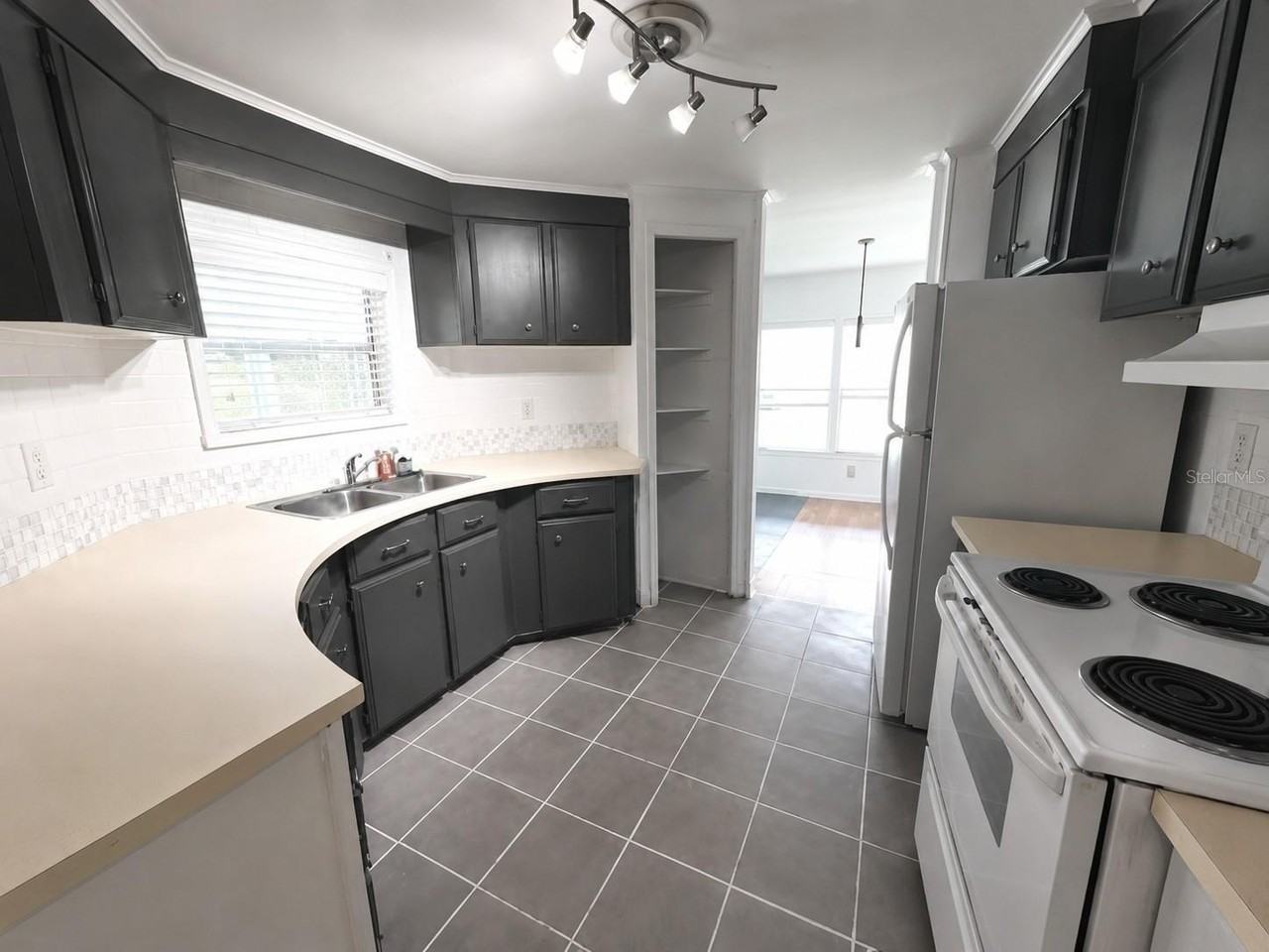 1503 Peach Tree Ln - Photo 6 of 16