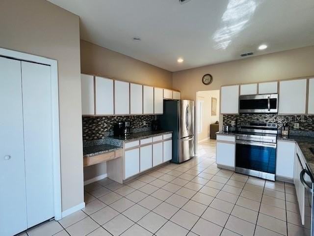 439 Bloomingdale Dr - Photo 3 of 32
