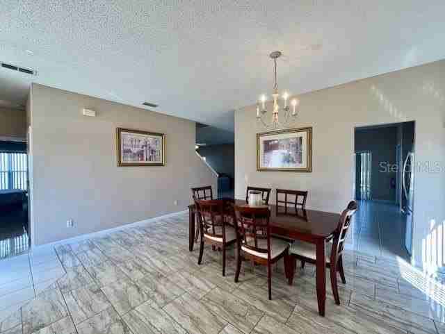 439 Bloomingdale Dr - Photo 7 of 32