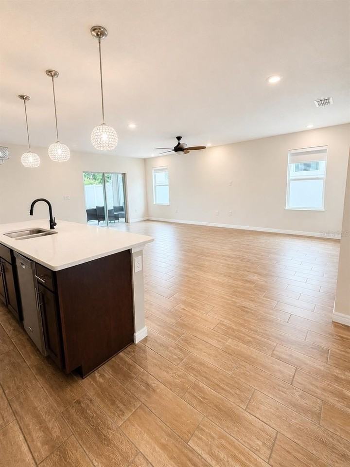 433 Sardinia Cir - Photo 3 of 10