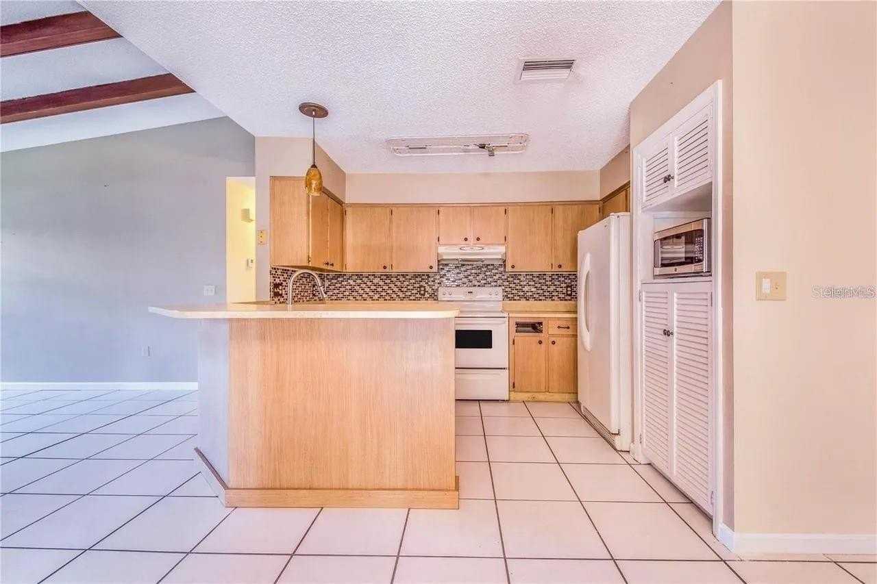 733 Mikasuki Dr - Photo 4 of 18