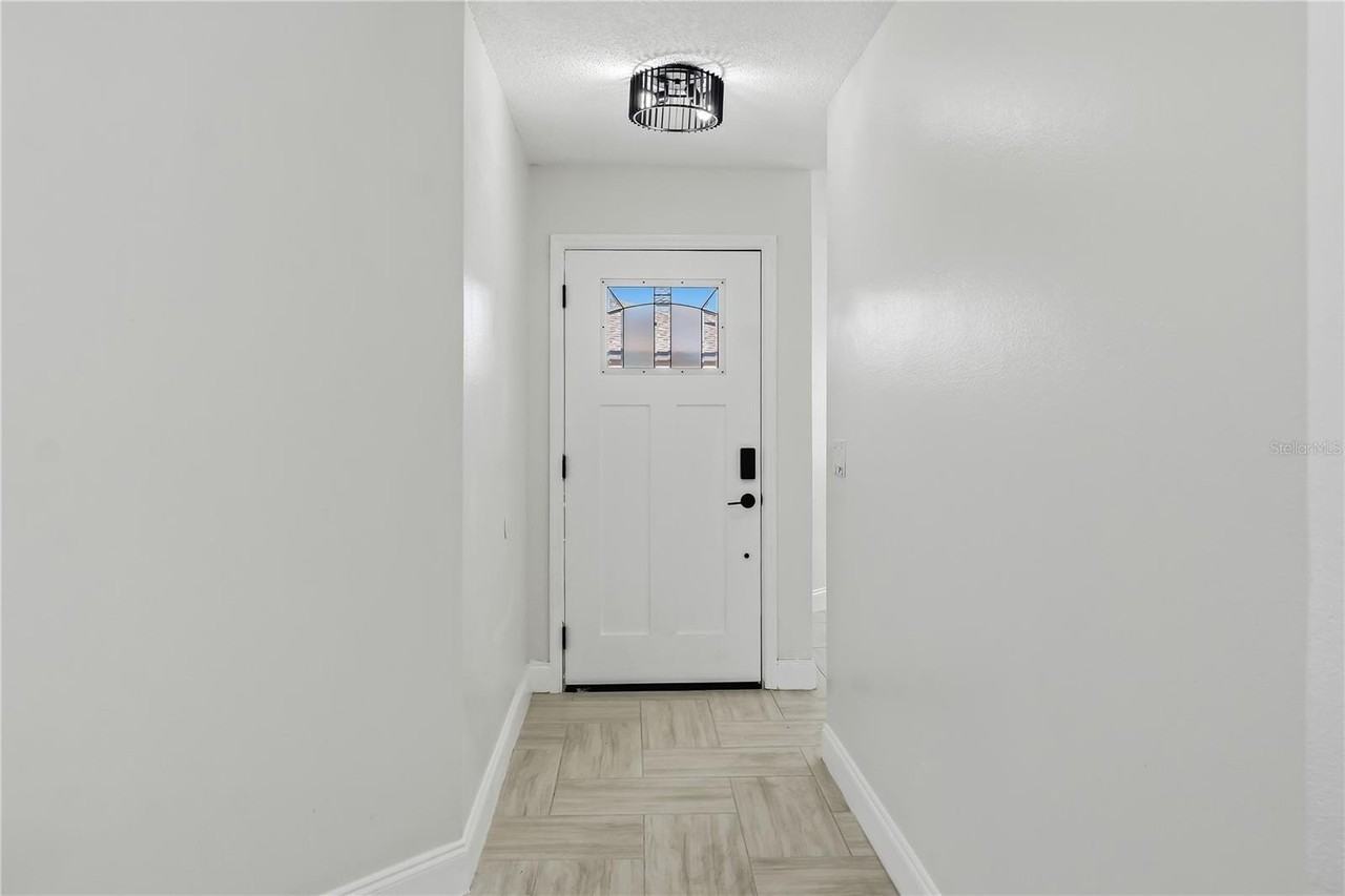 182 Pinewood Cir - Photo 4 of 25