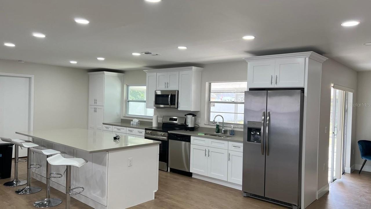 8242 Sandberry Blvd - Photo 3 of 11