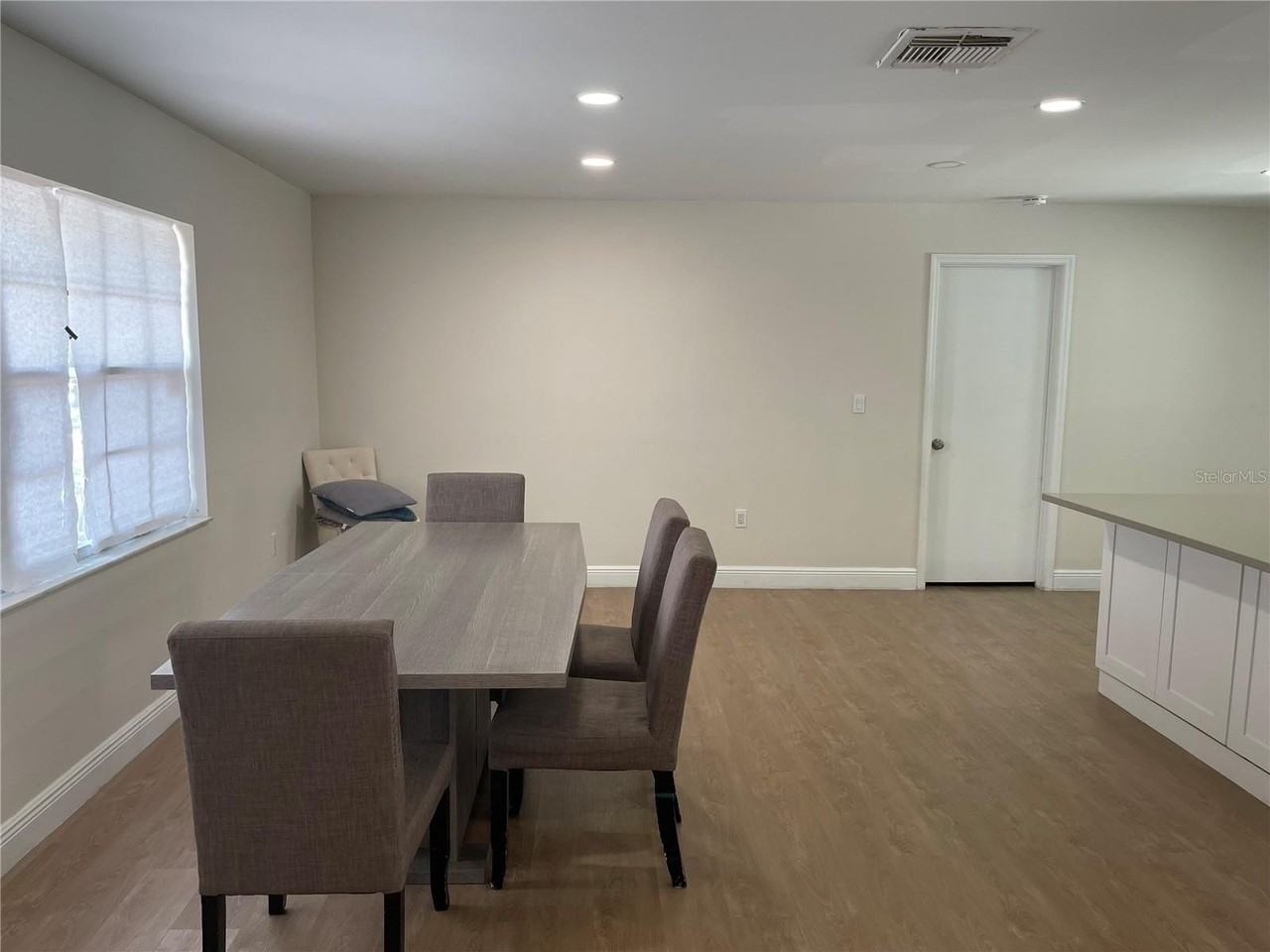 8242 Sandberry Blvd - Photo 4 of 11