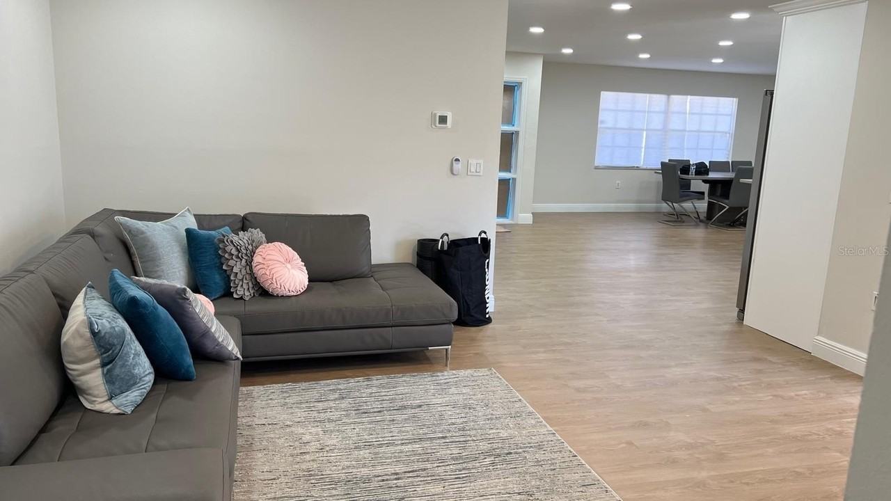 8242 Sandberry Blvd - Photo 5 of 11