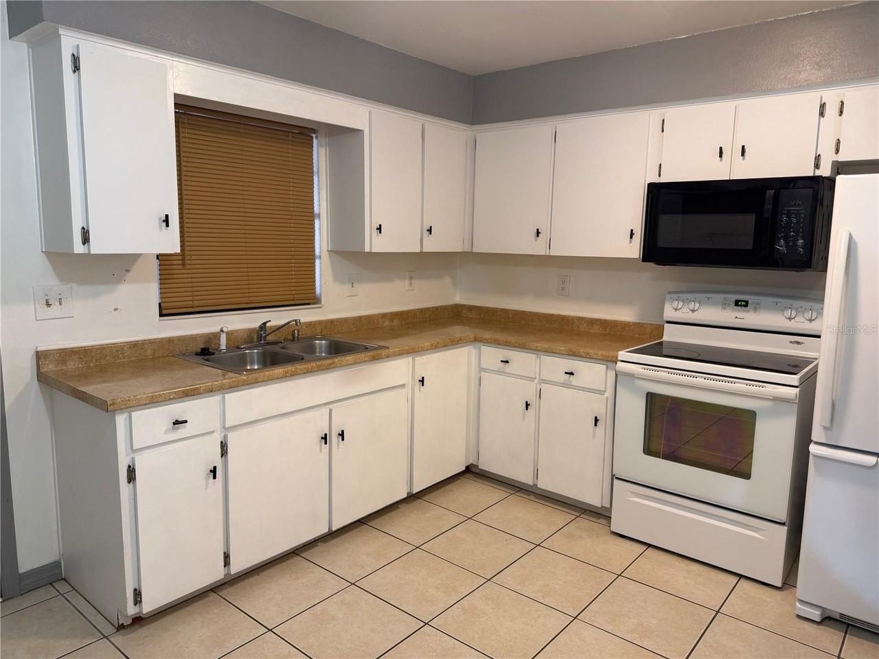 2802 7th St - Photo 2 of 25
