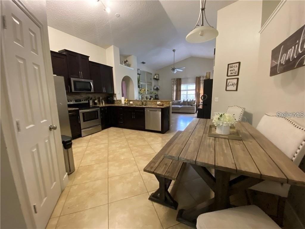 2476 Shelby Cir - Photo 4 of 20