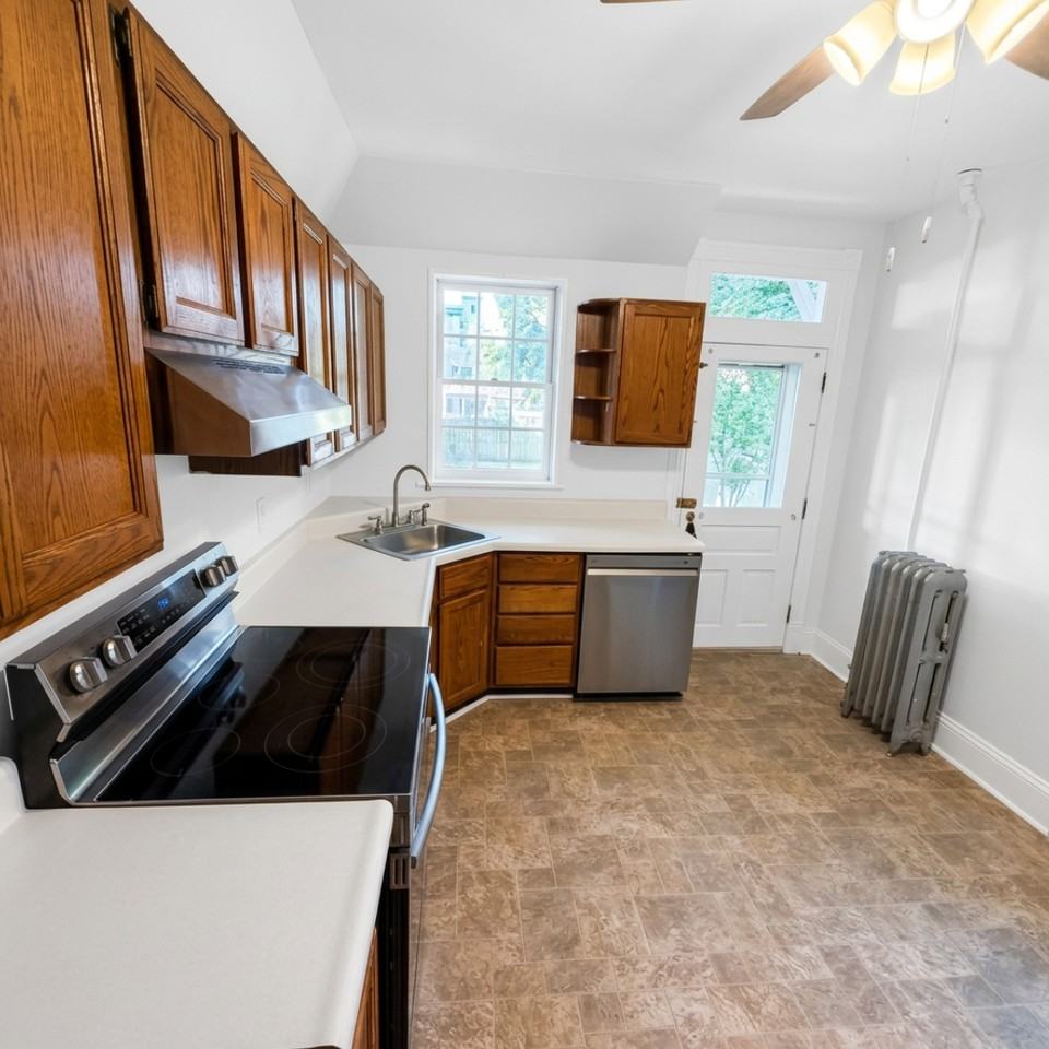 312 E 3rd St #1 - Photo 7 of 15