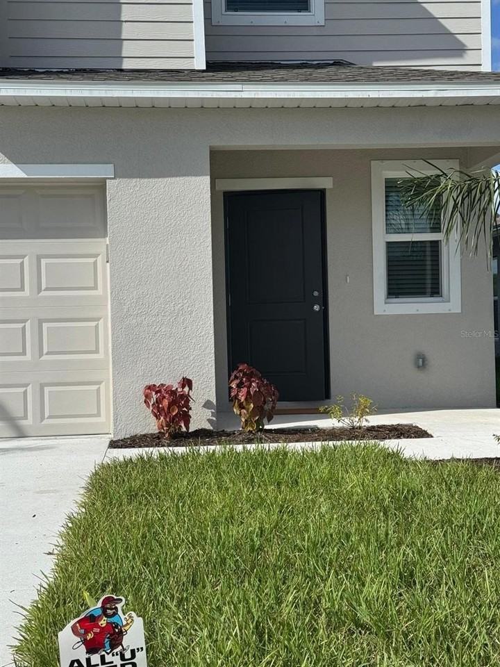 7111 Weeping Pine Dr - Photo 3 of 50